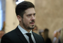 Majci je najteže: Nikola Rokvić hteo da se zamonaši, supruga otkrila sve