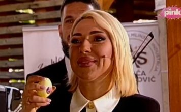 PEH JOVANINOG DEČKA U PROGRAMU UŽIVO: Zbunio se pa gostima čestitao BOŽIĆ umesto Vaskrsa, pogledajte Jovaninu reakciju (VIDEO)