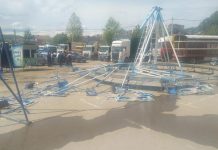 UZNEMIRUJUĆE! SNIMAK TRENUTKA KAD SE SRUŠIO RINGIŠPIL U KURŠUMLIJI: Trinaestoro dece povređeno, pogledajte STRAŠAN PRIZOR (VIDEO)