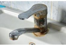 KAKO DA UKLONITE HRĐU SA ČESME? Upotrebite jeftin proizvod koji imate u frižideru i biće kao nove