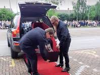 DEVOJKA STIGLA NA MATURU U kovčegu …