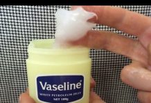 NAMAZALA JE UHO VAZELINOM I SAČEKALA PAR MINUTA: Kad vidite rezultat, iste minute ćete uraditi isto