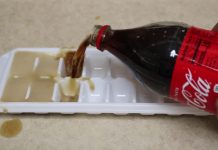 Uzmite običnu koka-kolu, naribajte komad sapuna i neka vam bude pri ruci ovaj kućni trik: KORISTIM GA GODINAMA I PREPORUČAM GA SVIMA!