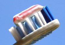 STAVITE PASTU ZA ZUBE U ZAMRZIVAČ I GLEDAJTE MAGIJU: Sve domaćice ovo moraju da probaju – jeftina, a efikasna caka