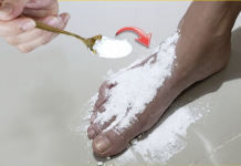 Stavite običnu sodu bikarbonu na stopala i pustite da djeluje: OVDJE je učinak za 15 minuta!