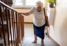 Ovaj znak upozorava na demenciju, a javlja se kada hodamo po stepenicama