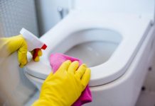 Najlakši način za uklanjanje ružnih mrlja od kamenca s WC školjke.