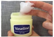 NAMAZALA JE UHO VAZELINOM I SAČEKALA PAR MINUTA: Kad vidite rezultat, iste minute ćete uraditi isto