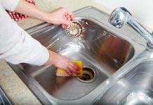 VODOINSTALATERI NE ŽELE DA ZNATE OVAJ TRIK: Možete odčepiti začepljen sudoper u nekoliko sekundi!