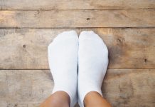 Bijele čarape može biti teško očistiti, ali s ovom metodom ponovno će izgledati potpuno nove.