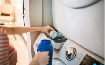 Ulijem 3 čaše u veš mašinu i stavim pranje na 90 stupnjeva: Nakon 2 sata veš mašina je KAO NOVA!