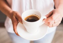 NE SIPAJTE MLIJEKO U KAFU NIKADA: Opasno je po vaše zdravlje – EVO ZBOG ČEGA OVO ZOVU POGUBNOM KOMBINACIJOMM