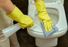 Kako ukloniti žute mrlje s WC školjke?