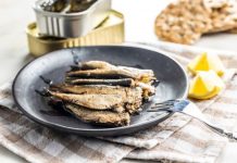 NAROD PREBLEDEO KADA JE VIDEO ŠTA UNOSE U 0RGANIZAM JEDNOM KONZERVOM SARDINE