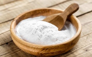 Nanesite sodu bikarbonu na stopala i pustite da počne djelovati: