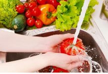 CIJELI ŽIVOT POGREŠNO PEREMO VOĆE I POVRĆE: Evo kako da uklonite SVE HEMIKALIJE – ovo do sada NISTE ZNALI, lako je FOTO