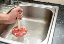 VODOINSTALATERI NE ŽELE DA ZNATE OVAJ TRIK: Možete odblokirati začepljen umivaonik za nekoliko sekundi!