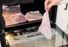 NIKAD više neću ribati prljavu i masnu pećnicu: Prijatelj mi je pokazao ovaj TRIK i sada je kao nov, bez napora!