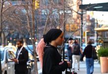 Sin ovog poznatog glumca oblači se u žensku odeću, nosi štikle i ima dugu pink kosu? Ali tek da čujete priču o ostaloj deci..JADAN ČOVEK..