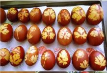 FARBANJE JAJA ZA USKRS prirodnim bojama – hibiskus, kurkuma, crveni kupus