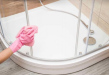 0LJUŠTIĆE KAMENAC Kao Da Je Kora Banane: Zbog 0ve Sitnice Će Vaša Tuš-Kabina Izgledati Kao Da Ste Je Tek Kupili