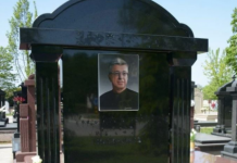 MISTERIOZNA DAMA S BELOM RUŽOM SE POJAVILA NA GROBU SAŠE POPOVIĆA! Scena koja LEDI KRV u žilama – sve uradila u TAJNOSTI, mislila da je niko ne vidi (VIDEO)