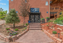 Pored stene u kojoj se veruje da su živeli dinosaurusi, napravili vilu koja izgleda nestvarno lepo: Pogled sa prozora vraća u praistoriju