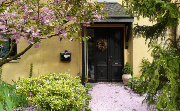 Ovaj predmet uvek držite ispred ulaznih vrata, nikako u kući! Kažu da čuva ukućane od zla i nemaštine