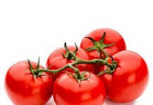 Samo NEKOLIKO kapi ubija plamenjaču paradajza: Više cvjeta, plodovi brže sazrijevaju