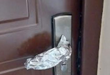 Evo zašto ljudi masovno OBMOTAVAJU FOLIJU OKO KVAKE: Kada čujete razlog, možda ćete i vi