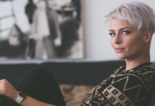 Muž ostavlja trudnu ženu zbog ljubavnice — Osam godina kasnije, ona se vraća