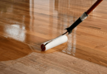 ŽENA KOJA PRODAJE STANOVE OTKRILA TRIK DA PARKET PONOVO BLISTA:Treba vam samo 1 jeftin sastojak