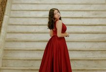 Naterali je da obuče crveno na venčanju – a onda je sve iznenadila