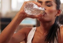 NAJZGODNIJA ŽENA OTKRILA TRIK: Pijte vodu na ovaj način i KILOGRAMI SE SAMI TOPE