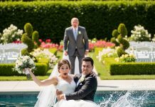 Smijao se dok je ona drhtala u fontani – nekoliko minuta kasnije ostao je sam pred gostima