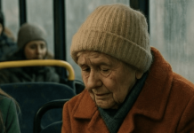 U autobusu se djevojka smijala starici s torbom – ali minutu kasnije cijeli autobus je utihnuo