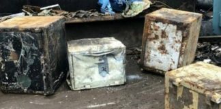 Ova je obitelj 30 godina ignorirala tešku kutiju – ono što su pronašli unutra ostavilo ih je bez teksta