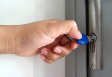 Zašto nikada ne biste trebali ostavljati ključ u bravi preko noći?
