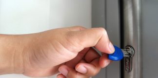 Zašto nikada ne biste trebali ostavljati ključ u bravi preko noći?