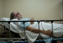 MUŠKARAC SE PROBUDIO I SHVATIO DA GA NEŠTO SVE VRIJEME GRIZE: Ubrzo preminuo u najgorim mukama