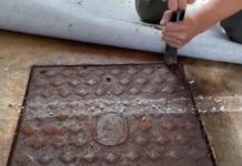 Mesecima osećali neprijatan miris u staroj kući, a onda je usledio šok: Kad sklonili tepih, imali su šta da vide!