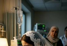 Bila je primorana da se uda za koma šeika kako bi vratila veliki porodični dug. Međutim, u noći kada ga je prvi put poljubila, šapnuo je tri riječi od kojih joj je cijelo tijelo drhtilo. 😲😵