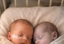 Kada je medicinska sestra položila bebu bez života pored njezine zdrave blizanke, mislila je da će joj samo moći reći zbogom. Ali ono što se dogodilo nakon toga ostavilo ju je slomljenom, u suzama, neutješnom…