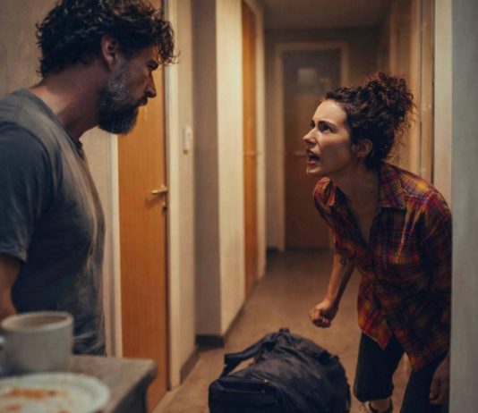 Dovukla sam se kući nakon dvanaestosatne smjene, noge mi otpadaju, a ti zahtijevaš da sada stanem za štednjak i pržim ti kotlete.