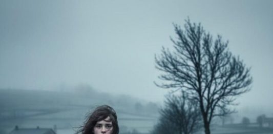 Sa samo 14 godina izbacili su je iz kuće ostavivši joj samo jednu kravu… uvereni da se od toga nikada neće oporaviti… Ali ono što će uskoro otkriti zauvek će promeniti njenu sudbinu.