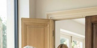 Mislili su da sam previše naivna da bih razumela zašto me uvek drže uz sebe, sve dok nisam čula svaku reč koju su govorili iza mojih leđa tokom naše porodične večere.