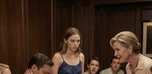 Mislila sam da idem na opuštenu porodičnu večeru, kada mi je verenik stisnuo ruku i šapnuo: „Opusti se, nije ništa posebno.“