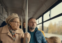U prepunom autobusu baka je zamolila djevojčicu da ustupi svoje mjesto, iako je bilo mnogo mladih momaka okolo: ali odgovor djevojke je učinio da cijeli autobus umre u šoku 😯😨