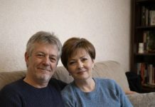 Upoznala sam muškarca od 59 godina i dopustila mu da se useli kod mene — ali kada je moj sin zamolio da ostane nekoliko dana, on se tome usprotivio.