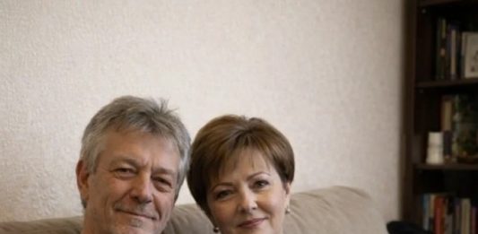 Upoznala sam muškarca od 59 godina i dopustila mu da se useli kod mene — ali kada je moj sin zamolio da ostane nekoliko dana, on se tome usprotivio.